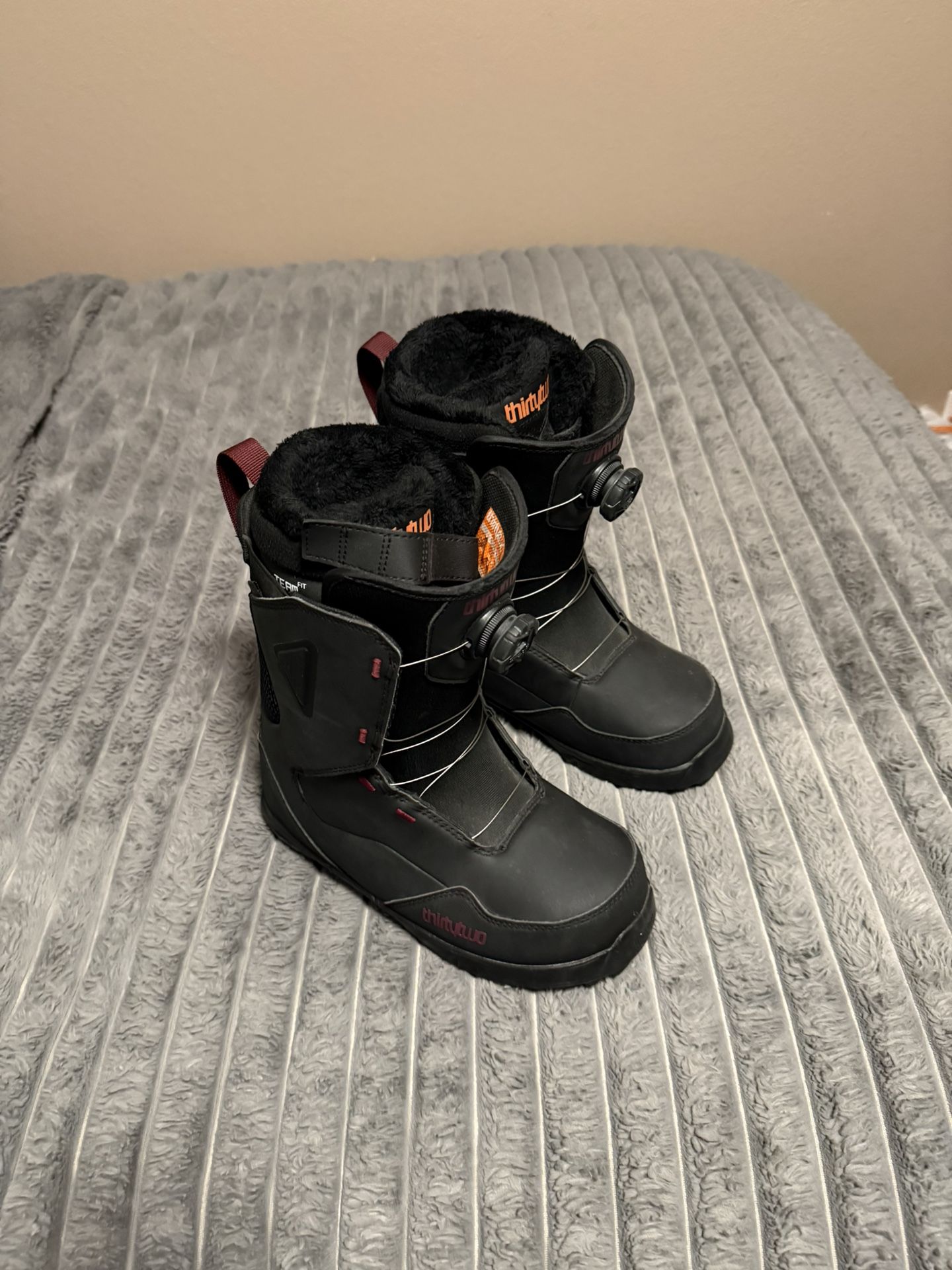 ThirtyTwo Snowboarding Boots Size 9