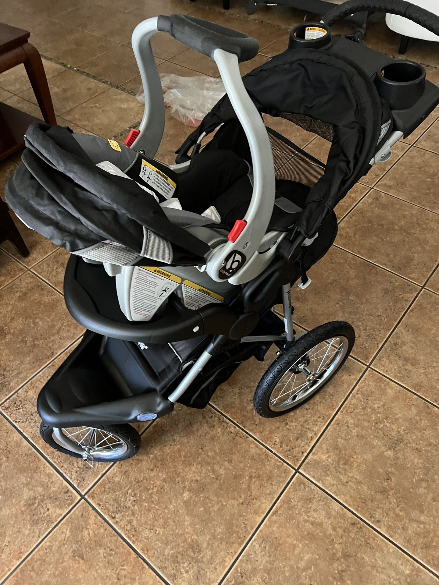  Baby Trend Expedition DLX Jogger Travel System with EZ-Lift Plus Infant Car Seat  
