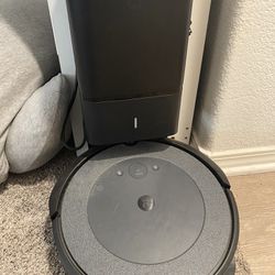 Roomba For Sale (Excellent Working Condition)
