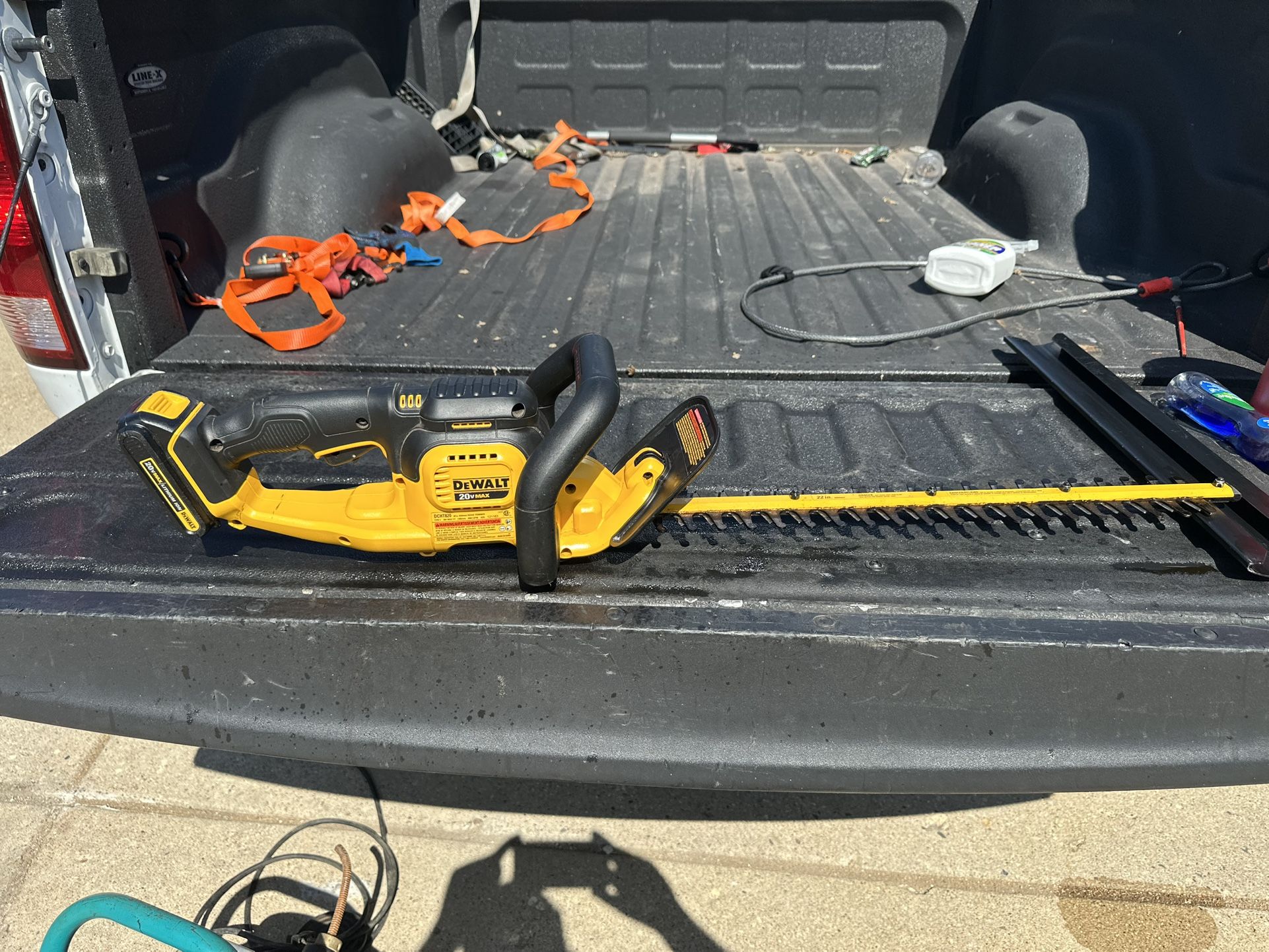 DEWALT 20V* MAX Cordless Hedge Trimmer, 22 Inches, Tool Only (DCHT820B)