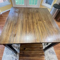 Kitchen/Dining Table With 4 Stools 