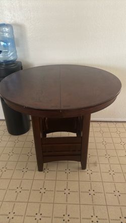 Round dinning table