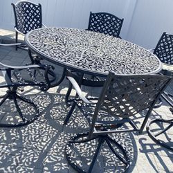 Outdoor round Table With 6 Swivel Chairs 