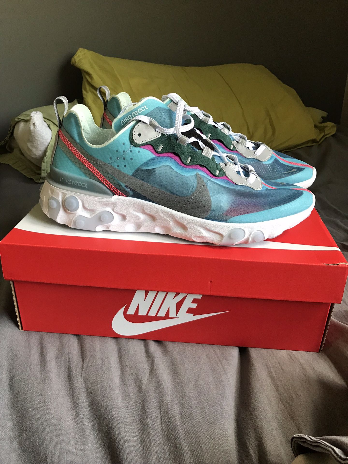 Nike react element 87 royal tint size 10