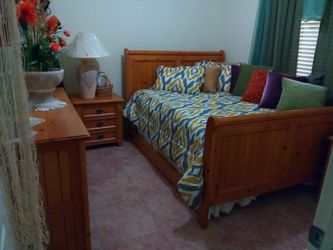 Bedroom Set with 2 Lamps