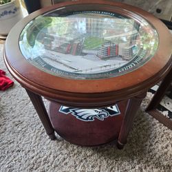 Philadelphia eagles round end table