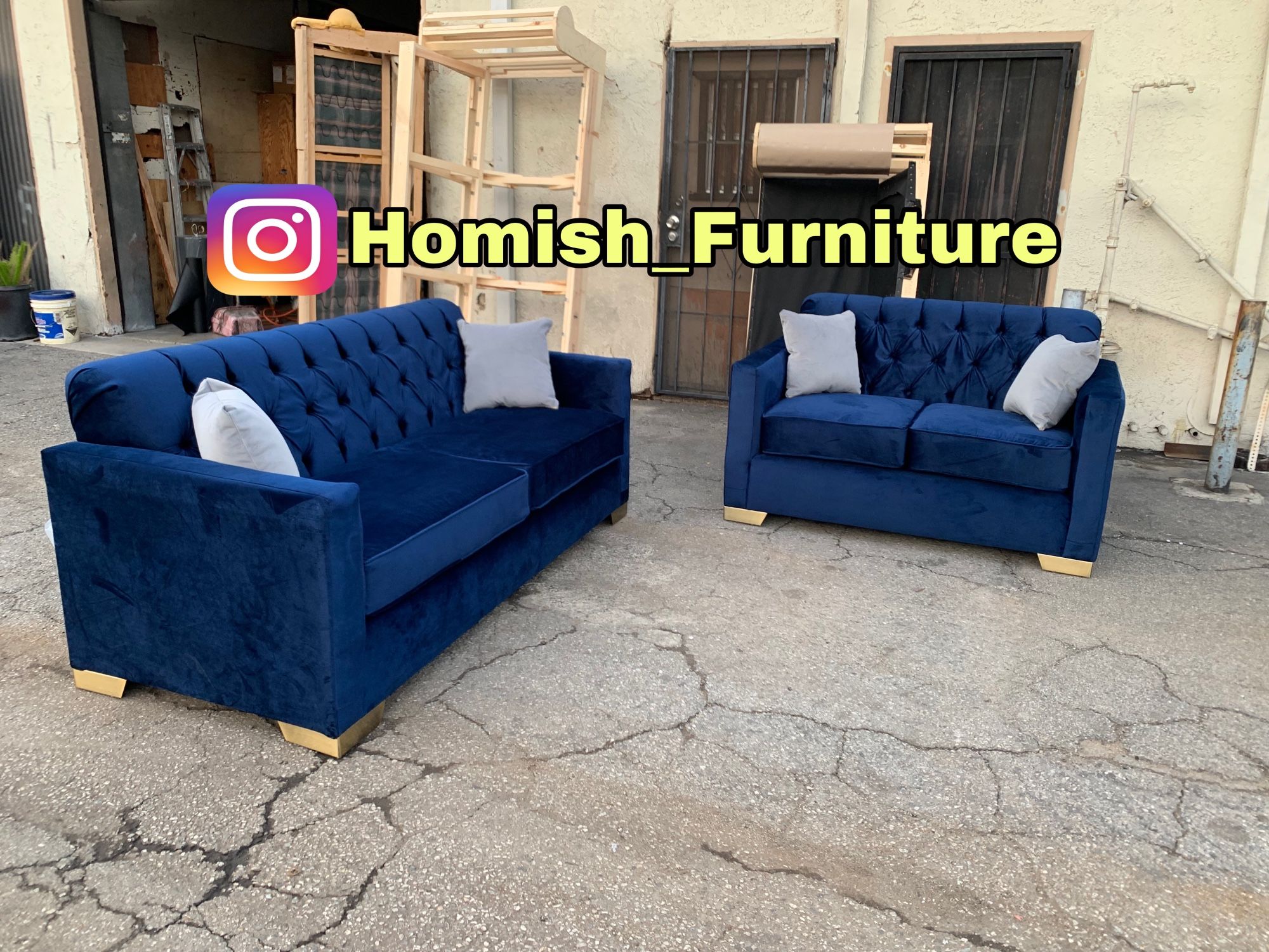 $1199 Brand New Sofa And Loveseat Set (read description)