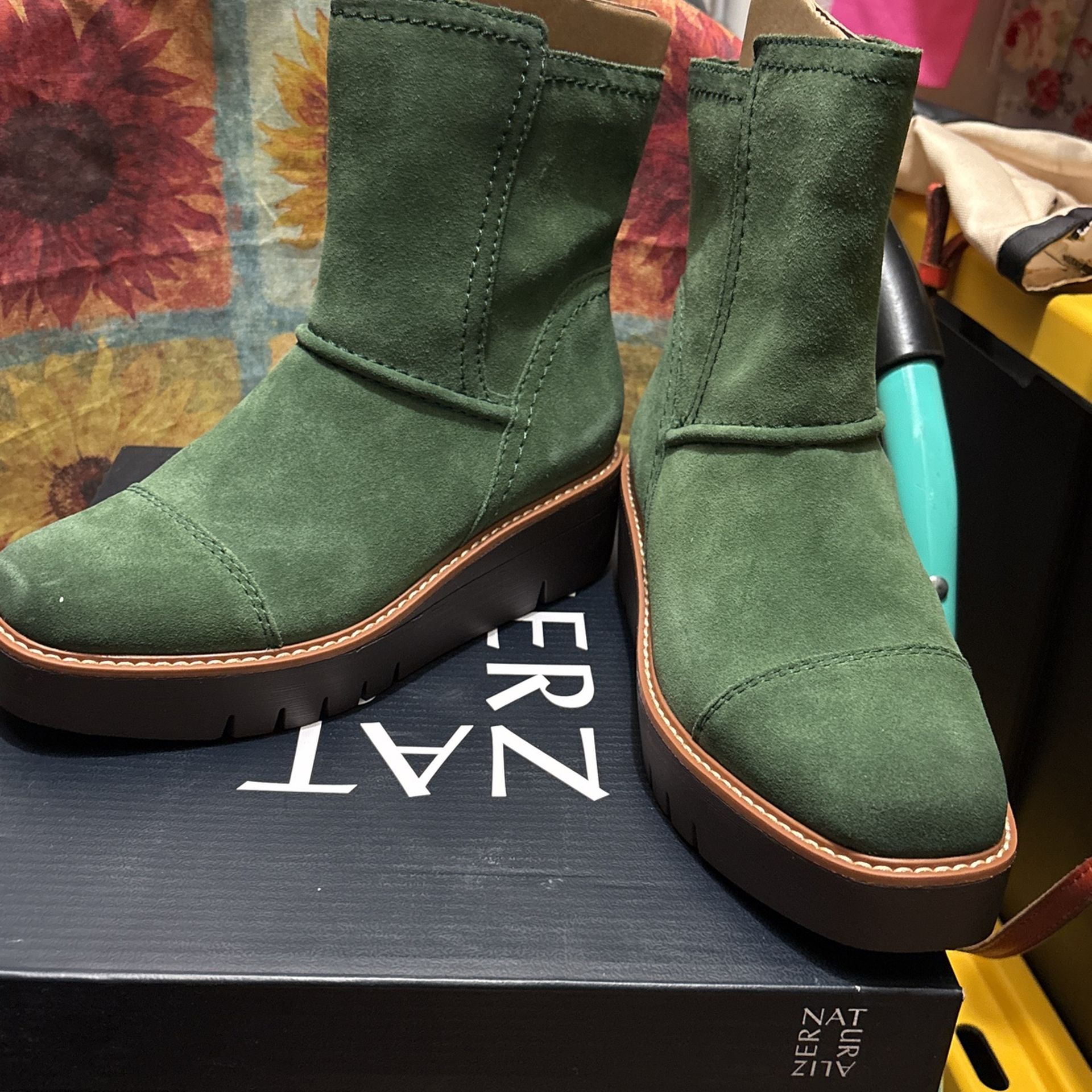 Naturalizer Wylie Spruce Green Platform Boots Size 5
