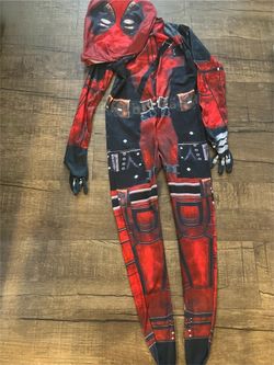 Deadpool costume size 5
