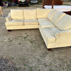 Bro Hill L-shaped sectional