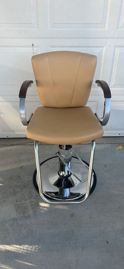 Salon chair