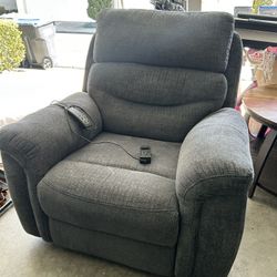 Power Recliner Chair – Like New!!