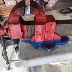 Charles Parker Heavy Duty 4 Inch Bench Vice number 954