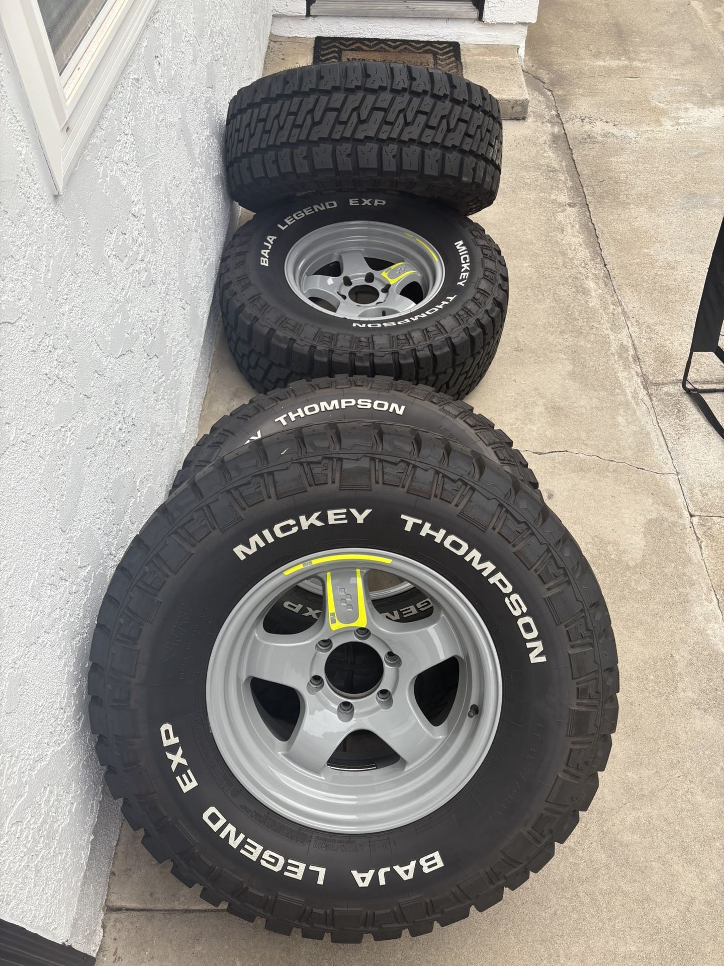 Custom 17x8.5 -10 315/70-17 Tires 6x5.5 6x139.7