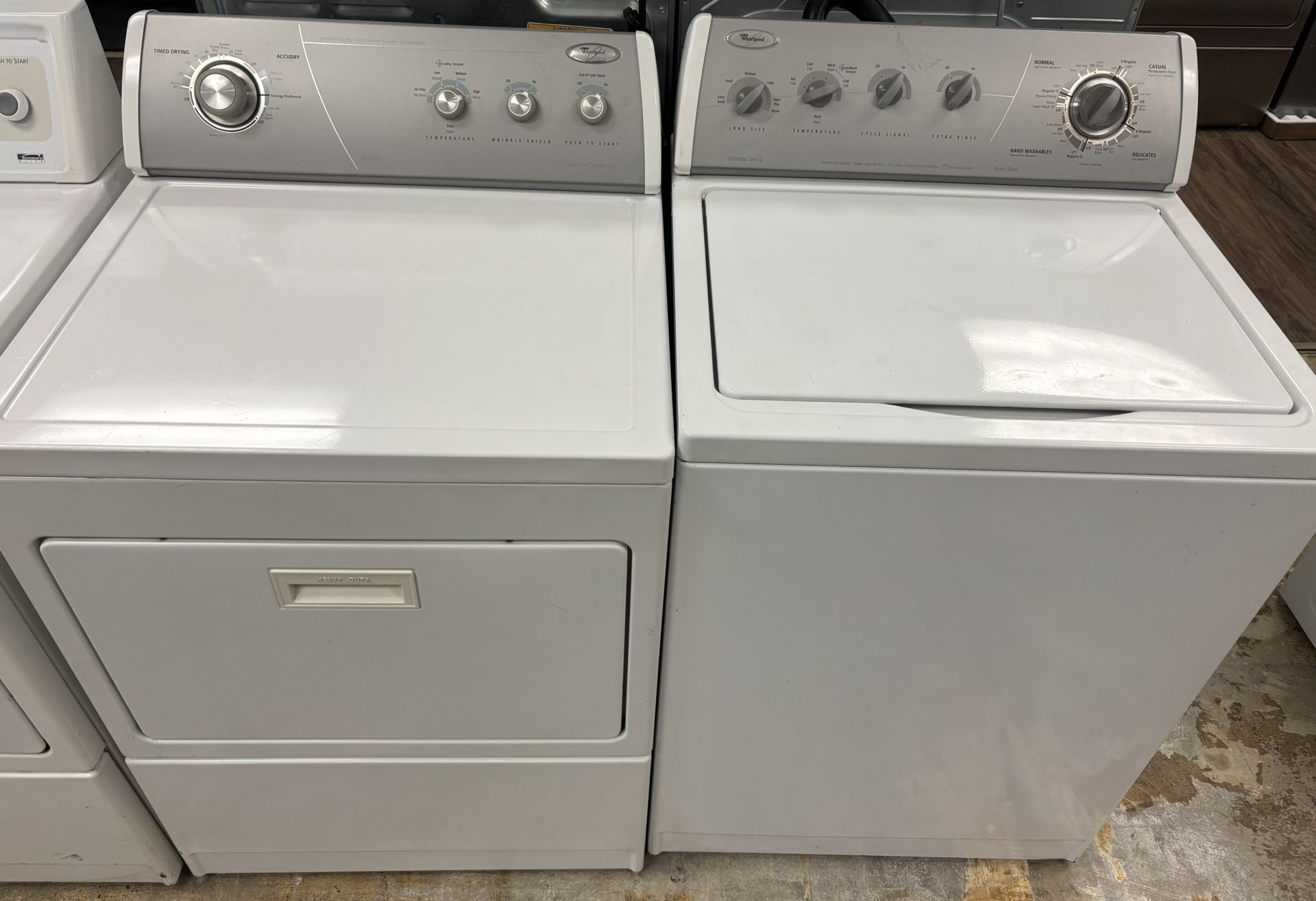 Whirlpool Washer & Gas Dryer Set