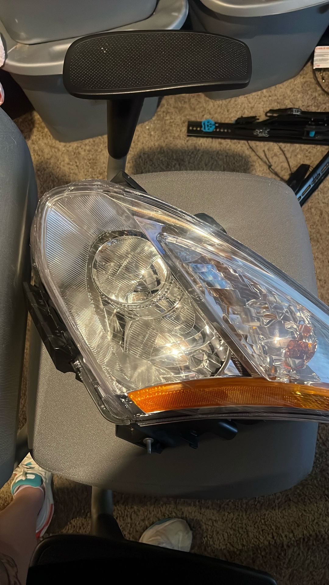 Nissan Rogue Headlight Passenger Side