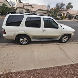 2000 Infiniti QX4