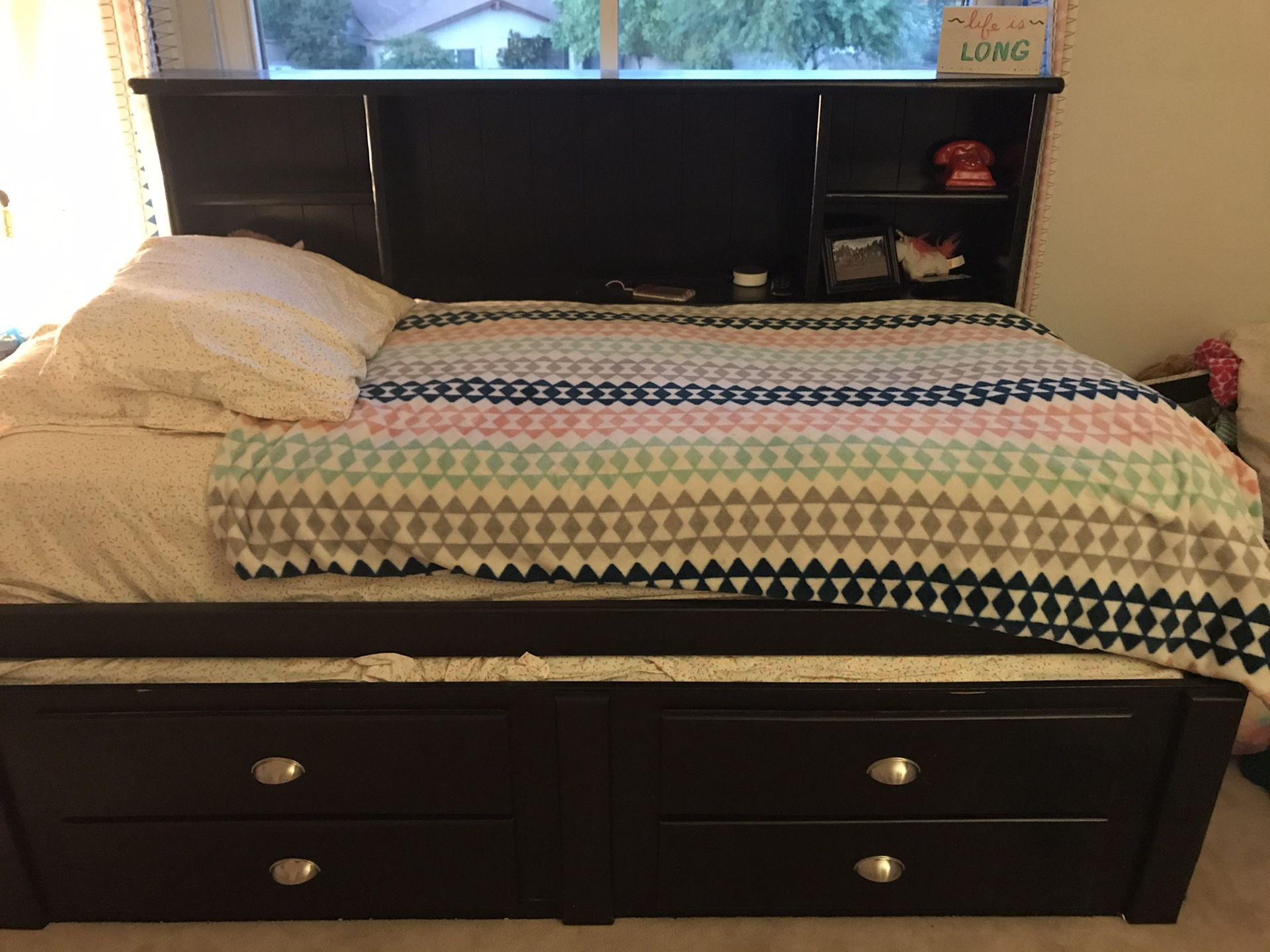 Trundle bed - twin with drawers and storage