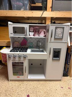 Play Kitchen, with accessories- like new