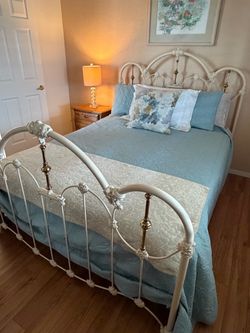 metal bedframe with brass accents Double bed, Vintage Style Cream metal bedframe with Brass accents