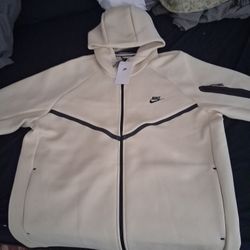Brand New Nike Tech (White/beige)