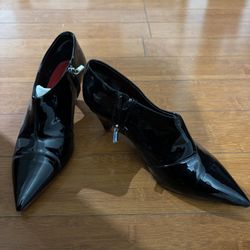Brand nee Zara Women black patent leathered  Size 39 (8 US) 2” heal