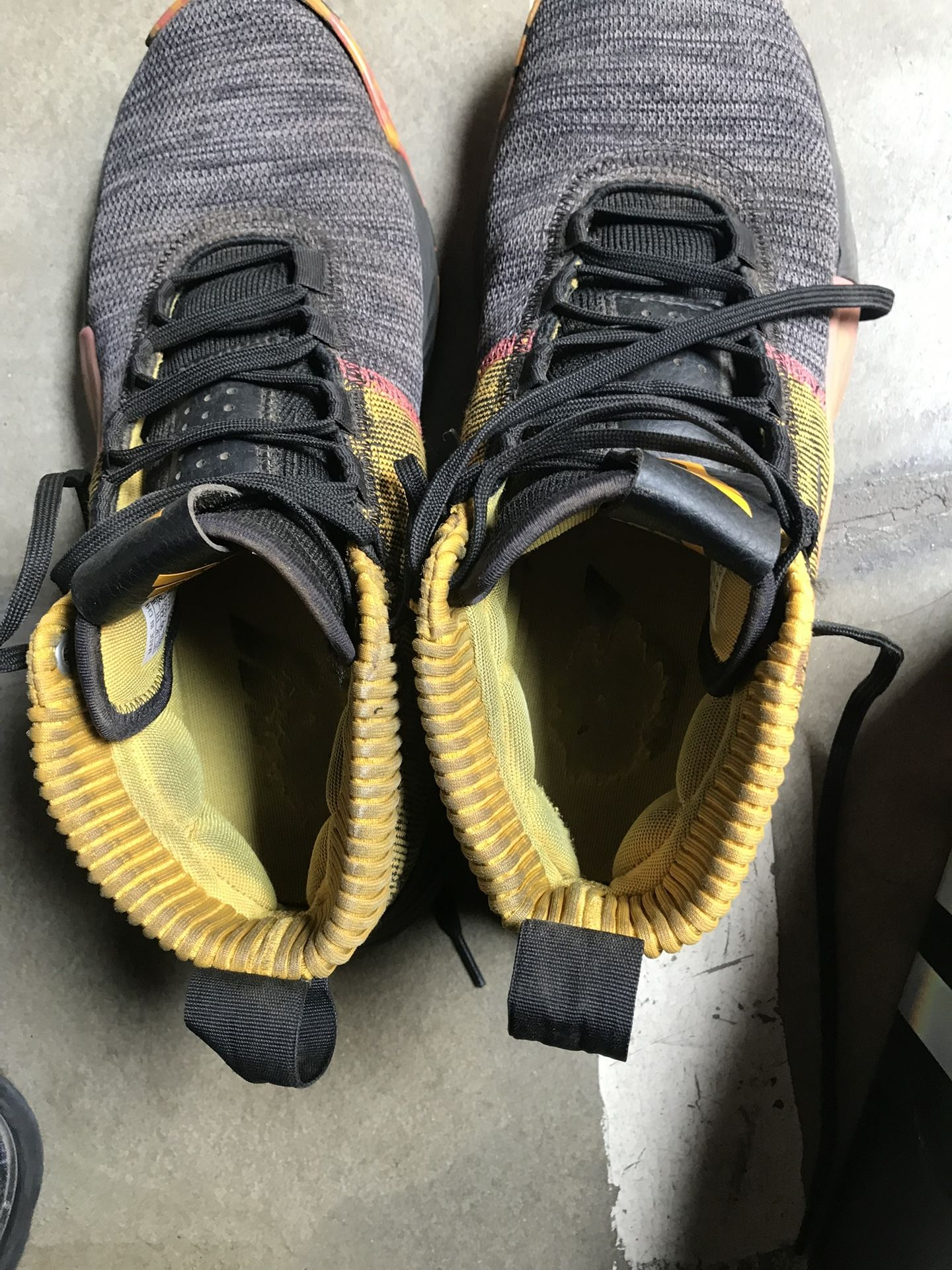 Men Adidas Shoes Size 10