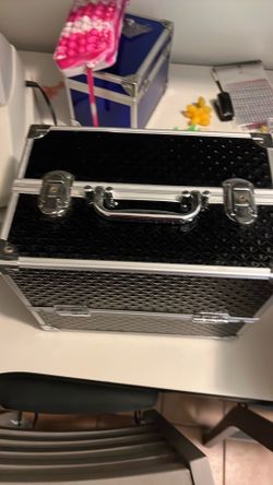 This is a nice makeup case 40 bucks or obo cash only