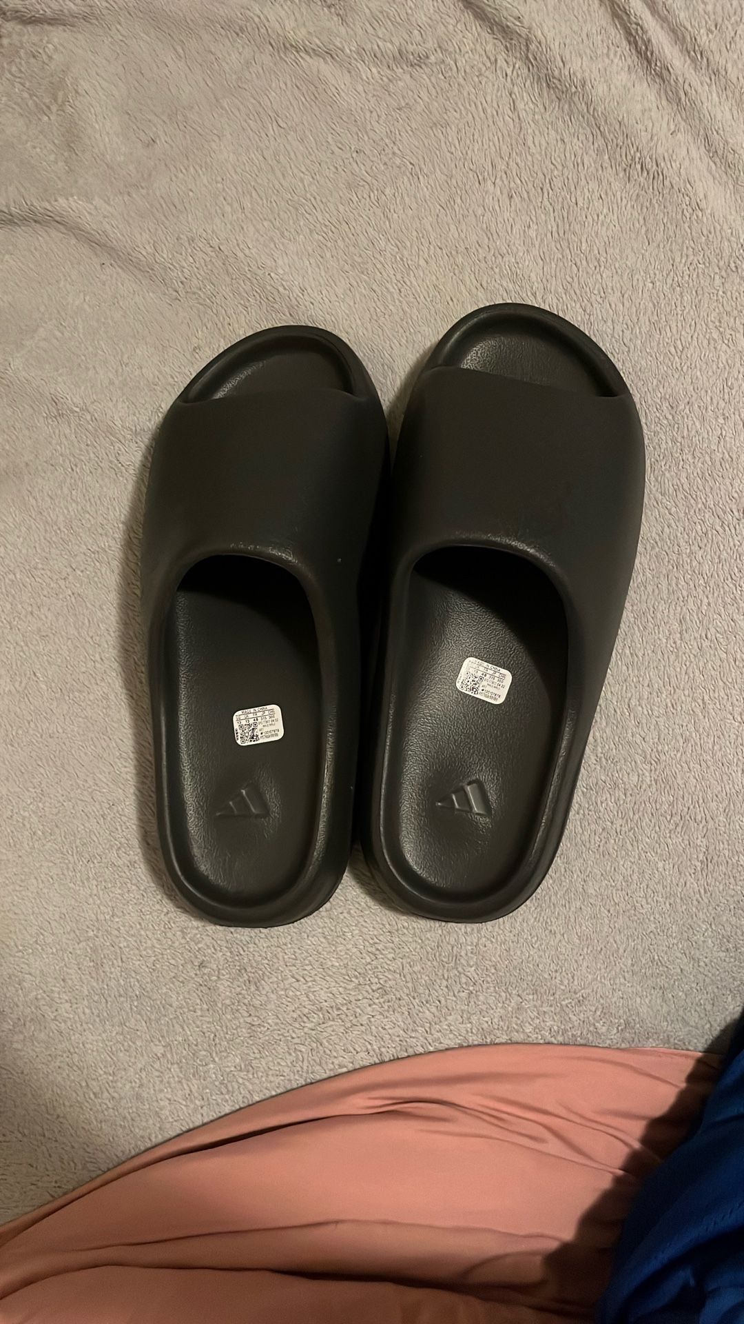 Onyx Adidas Yeezy Slides