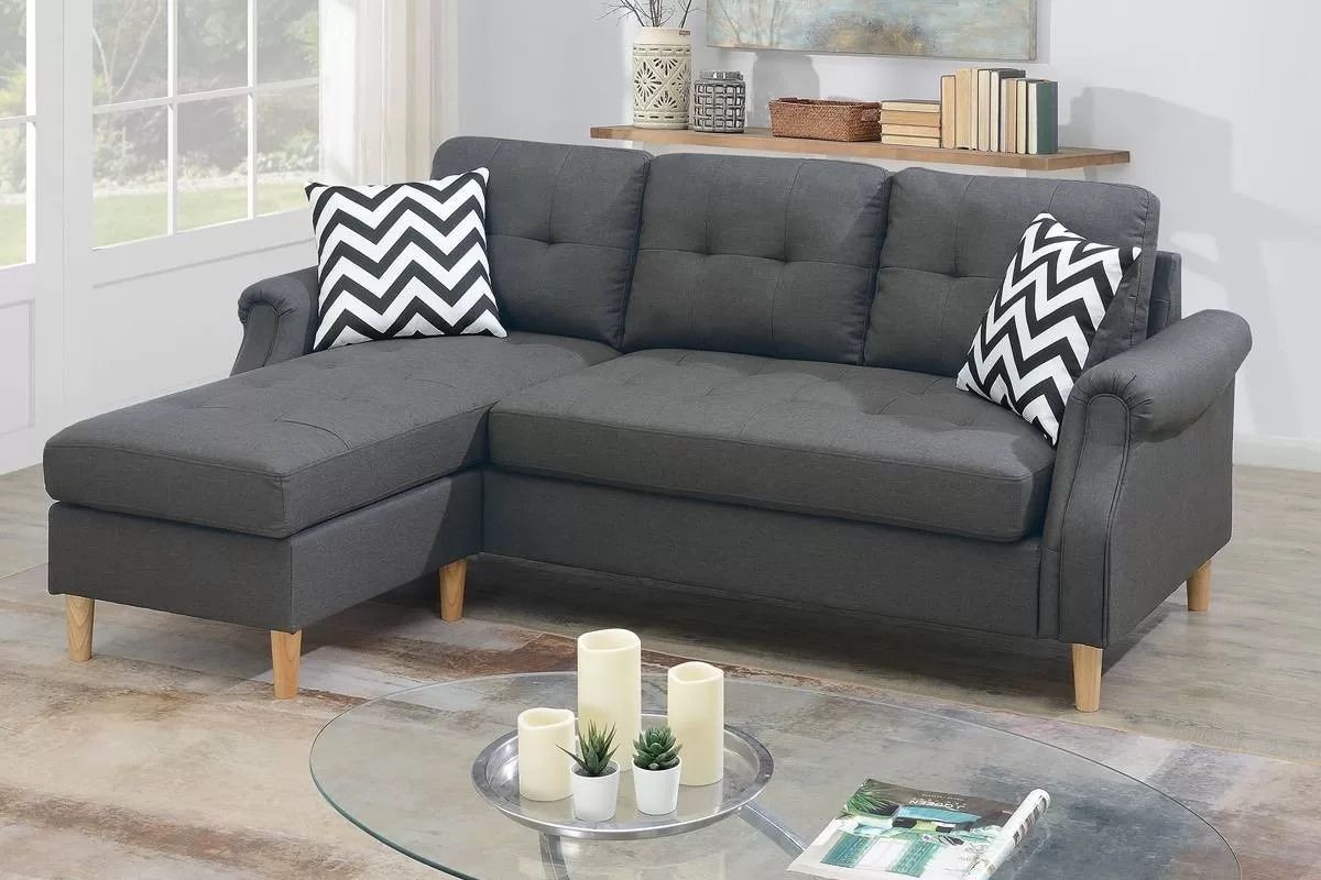 Sectional Set With Pillows 
