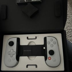 Backbone One - PlayStation Edition - Mobile Gaming Controller for Iphone 11-14 - White