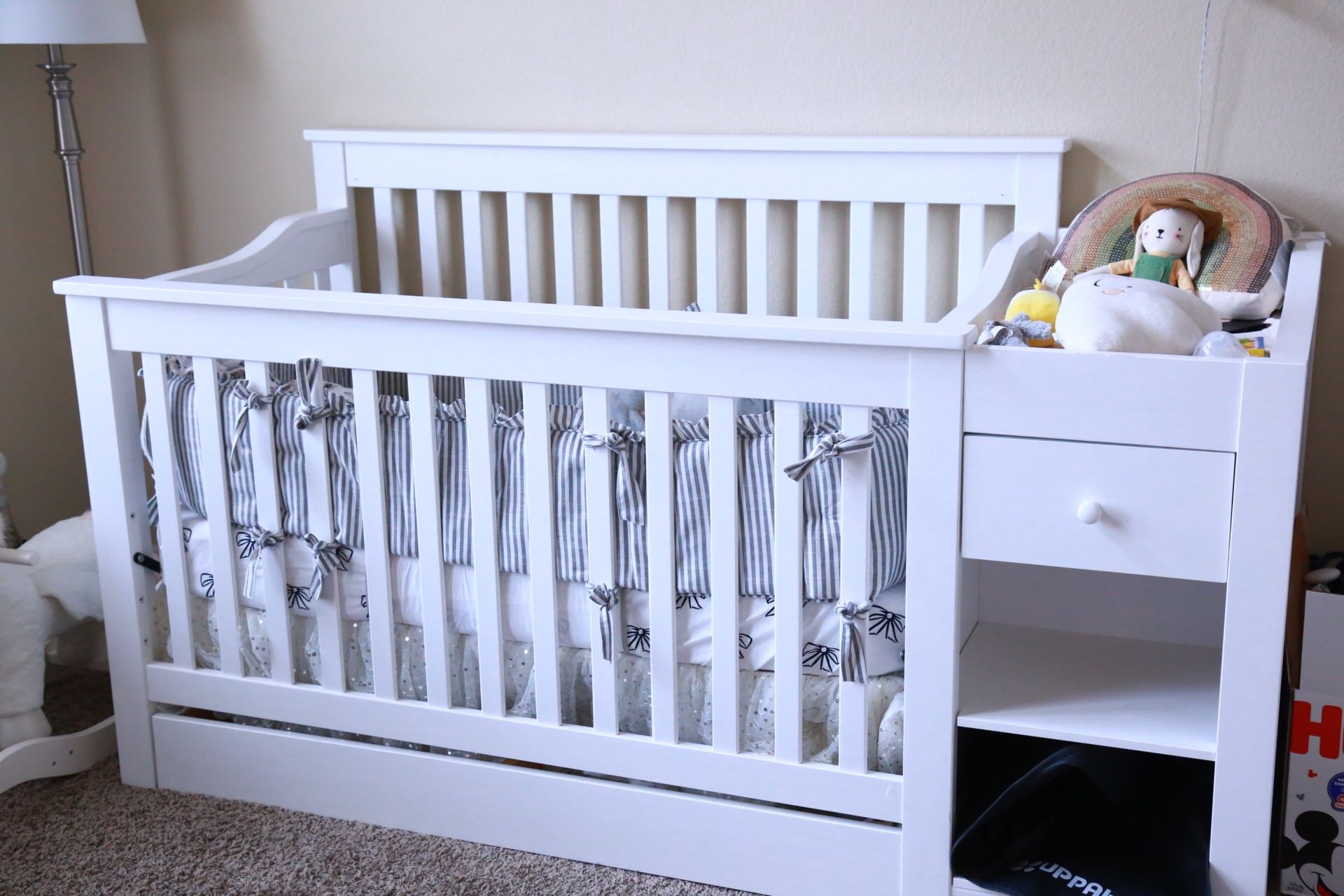 Crib davinci with changing table