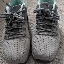 Women's steel toe shoes