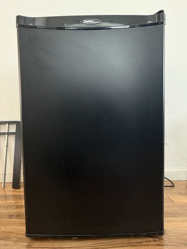 Dansby Mini Fridge 4.4 Cu Ft