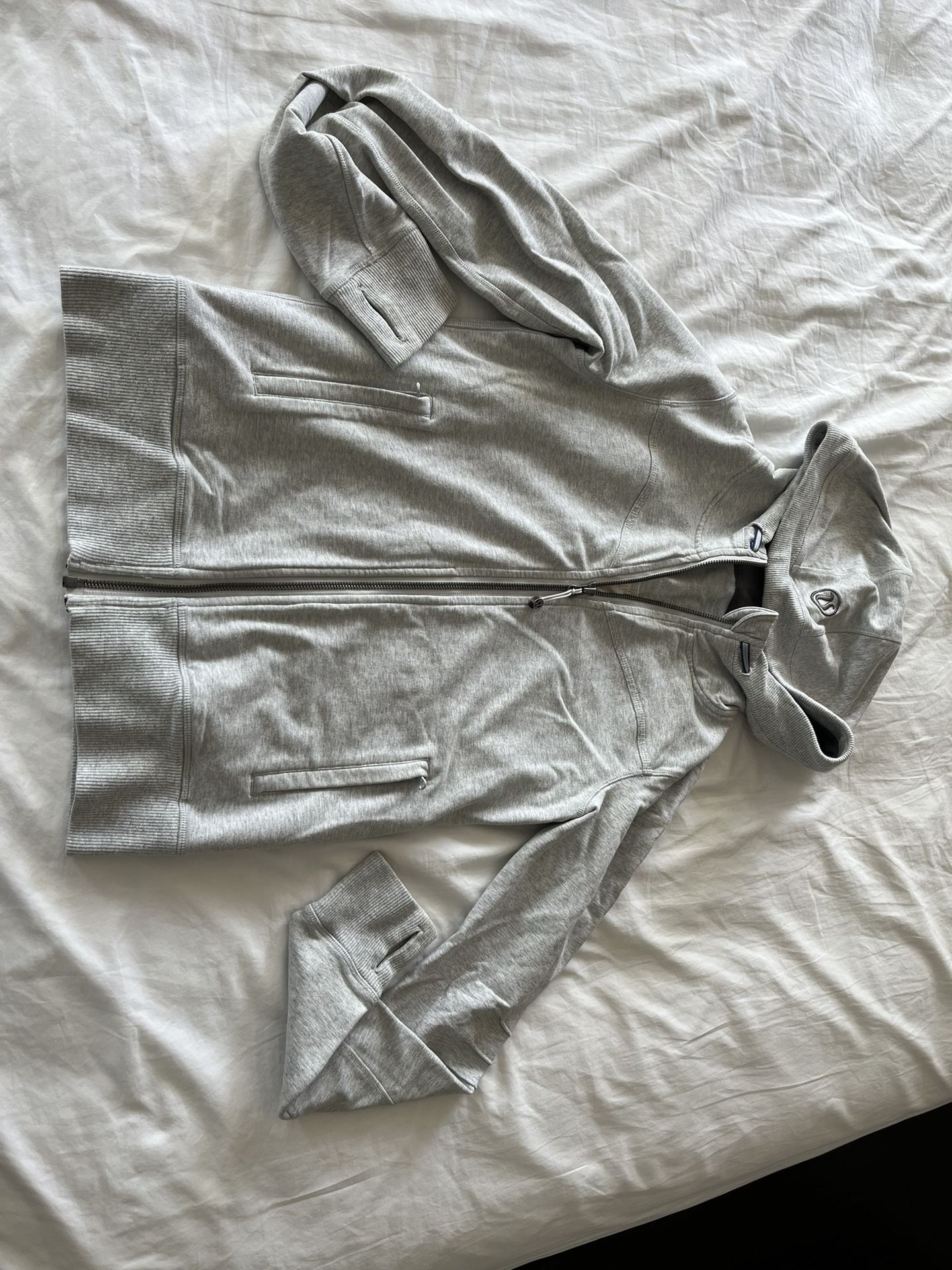 Lululemon scuba hoodie zip up size 4 (small) chartreuse/green/yellow for  Sale in Redmond, WA - OfferUp