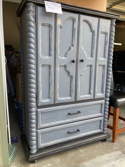 Grey/Back heavy dresser
