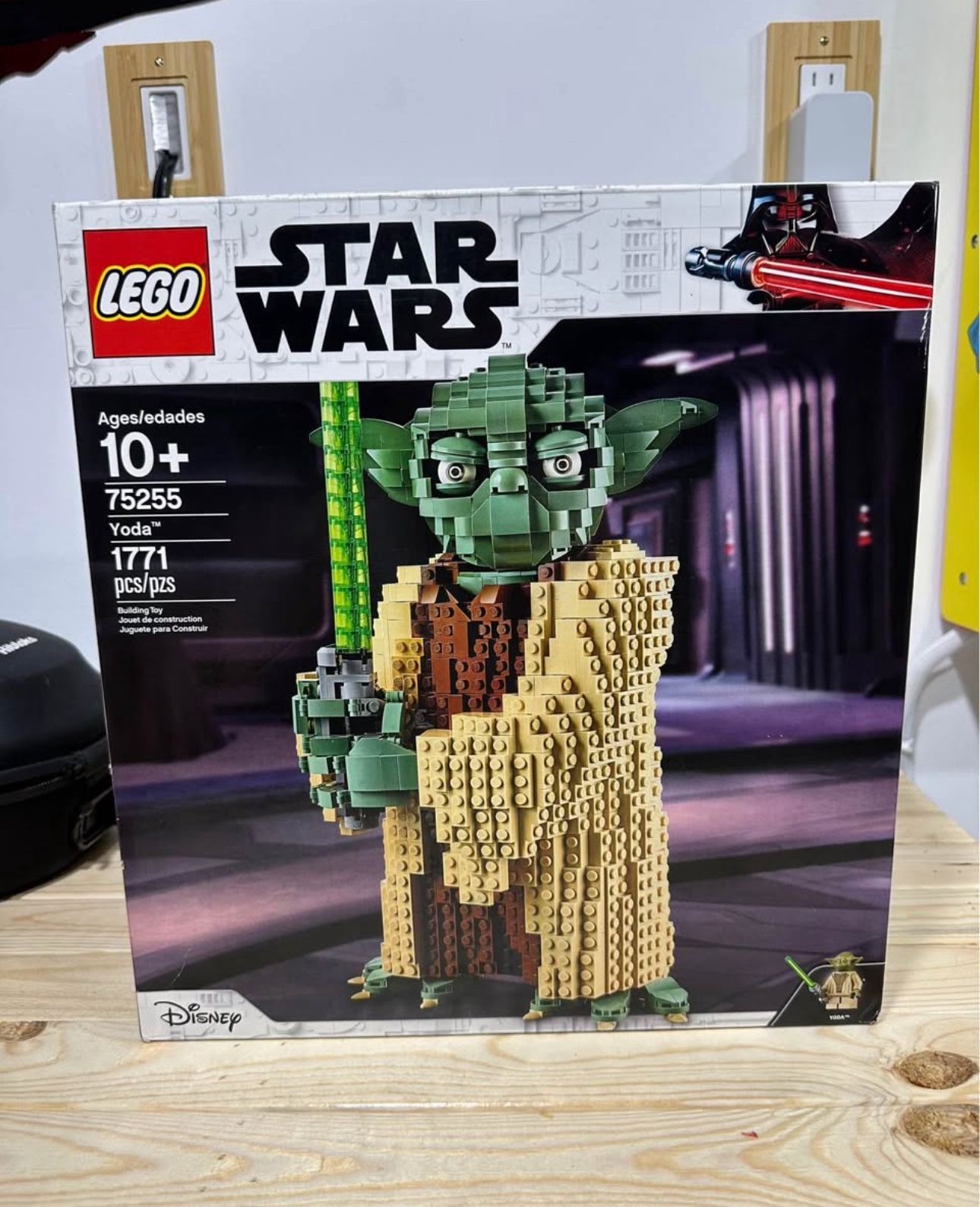 Lego Yoda 75255 Brand New