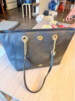 $100 COACH Genuine leather wallet in good condition