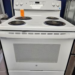 Used GE-Freestanding Electric Range  JB256DMWW  White