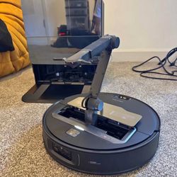 Roborock Saros Z70 Robot Vacuum Mop with Robotic Arm