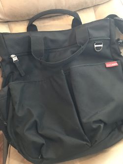 Gently used skip hop messenger diaper bag!