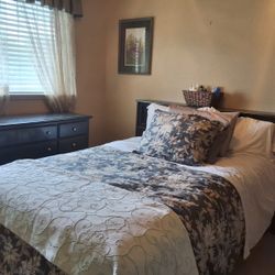 Complete Bedroom Set Full/queen Bed Dresser/headboard 