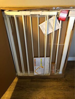 Extra Tall & Wide Baby Gate / Pet Gate - Fits Openings 29”-47”