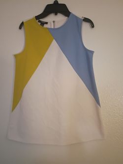 ALFANI - sleeveless  petite top.