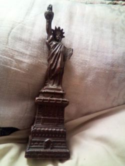Vintage Statue of  Liberty Solid Brass.  Nice Piece!HT 6in Tall. _3ib Wide.   Except Confusion!! For TV R T