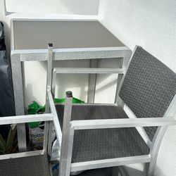 Outdoor Hightop Table & 4 Chairs