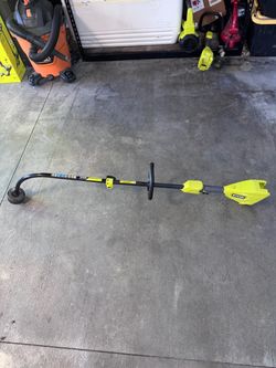 Ryobi 40V 15 in. Expand-It Cordless Battery Attachment Capable String Trimmer with 4.0 Ah Battery and Charger