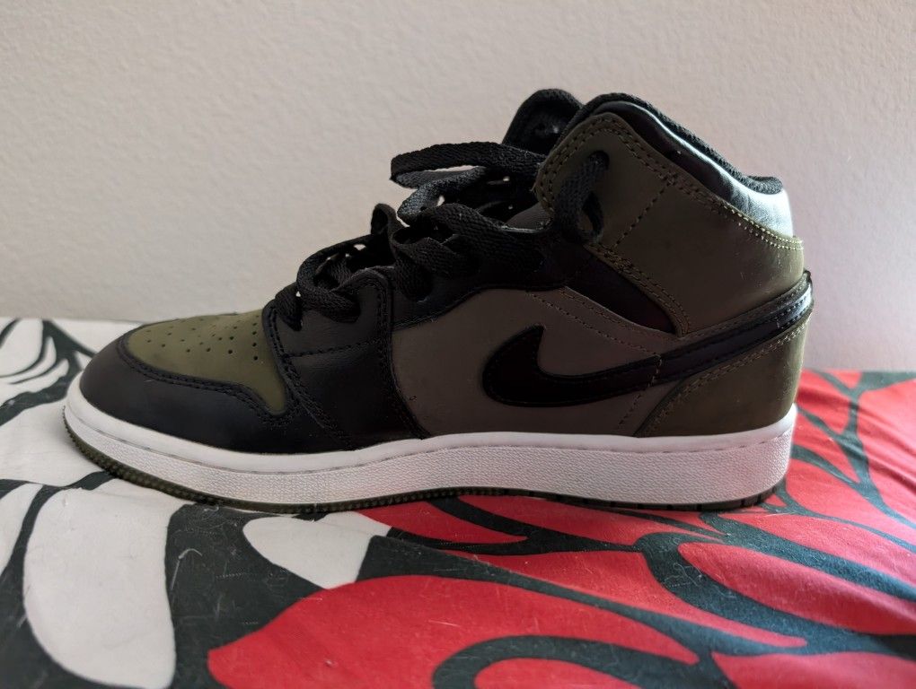 Jordan 1 Mid - Olive Canvas Black, 5.5Y