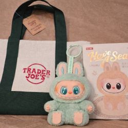 Christmas Gift 🎄🎁 Brand New Sealed Popmart Authentic Labubu QUQU 💚 + Trader Joe's Mini Green Tote Bag 🍀
