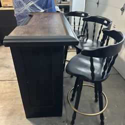 🥂 Vintage Wood Bar with Swivel Stools – Elegant 